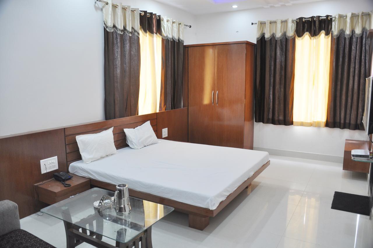 Satna Hotel Rk Residency מראה חיצוני תמונה