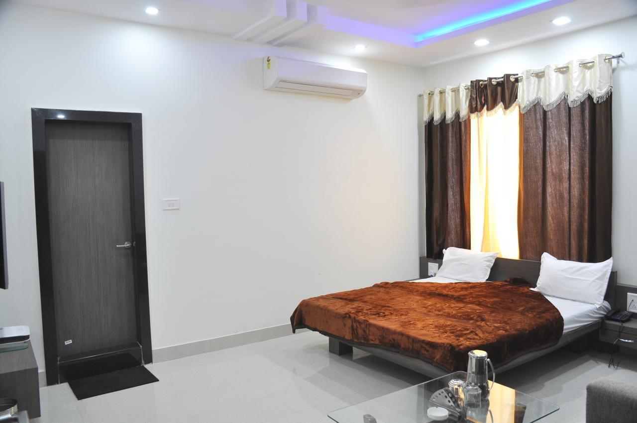 Satna Hotel Rk Residency מראה חיצוני תמונה