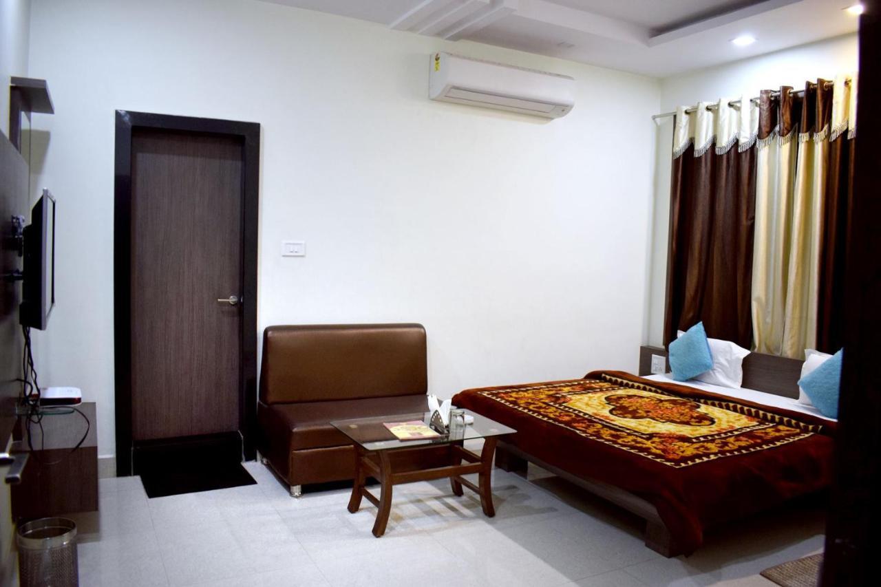 Satna Hotel Rk Residency מראה חיצוני תמונה
