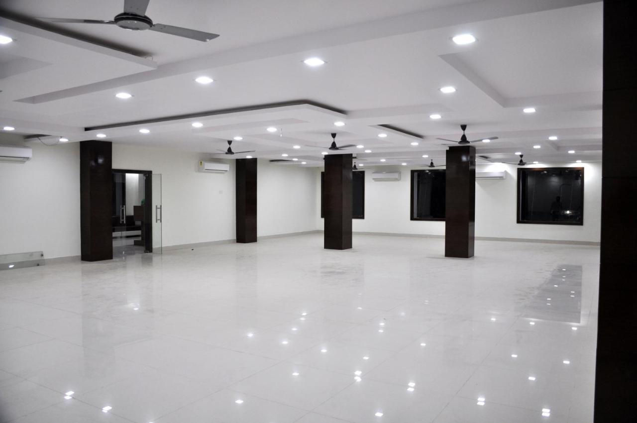 Satna Hotel Rk Residency מראה חיצוני תמונה
