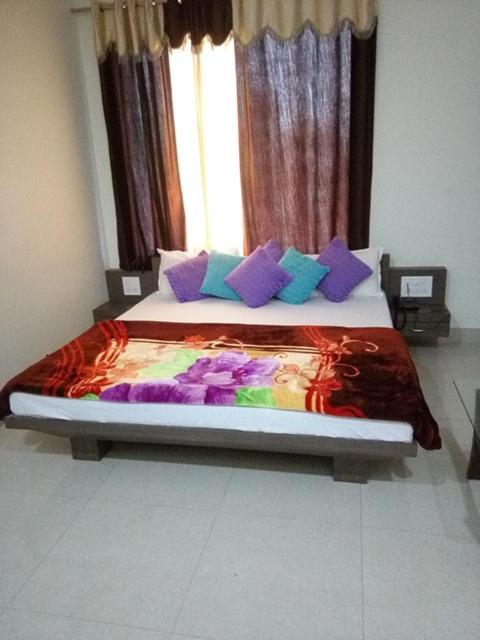 Satna Hotel Rk Residency מראה חיצוני תמונה