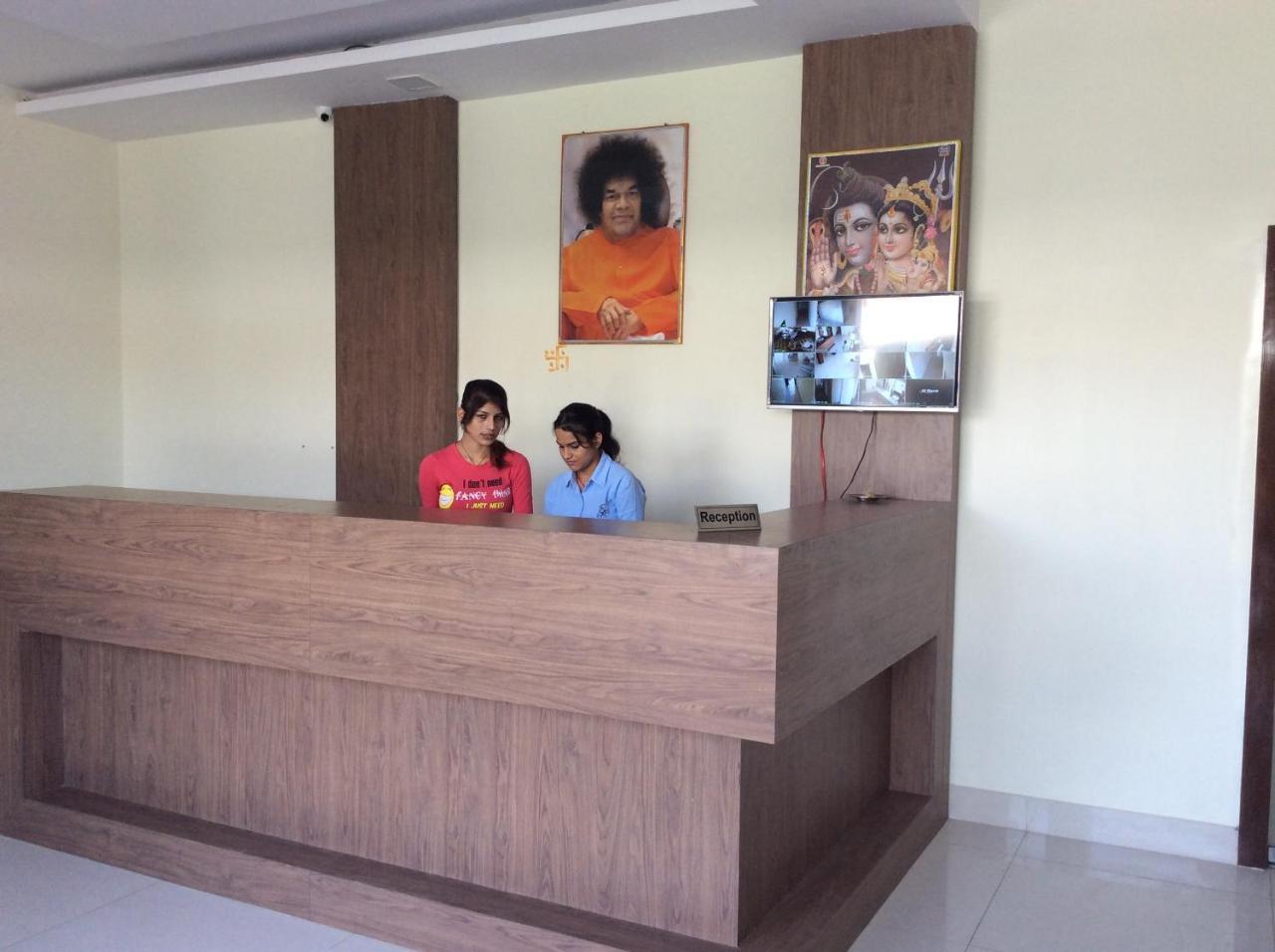 Satna Hotel Rk Residency מראה חיצוני תמונה